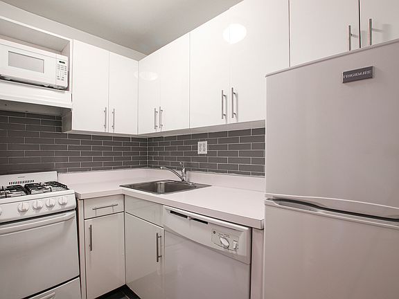 5th image of 97 5th Ave APT 4C