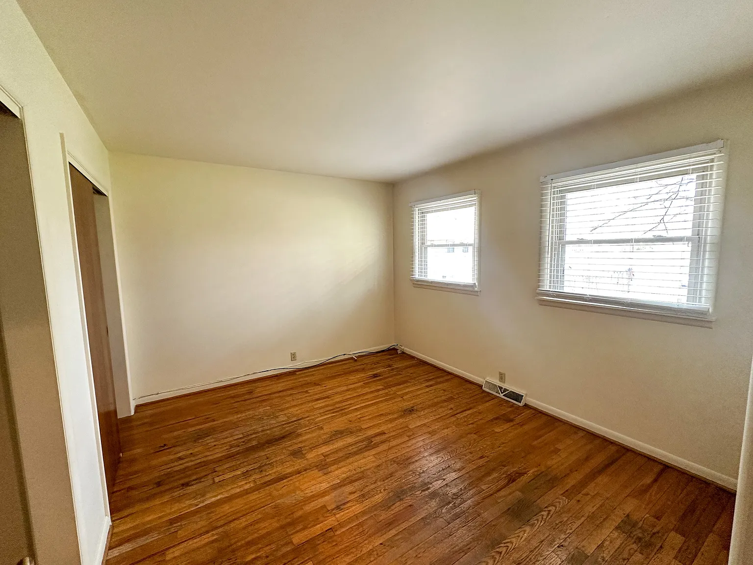601 E Washington St APT 5 photo 1