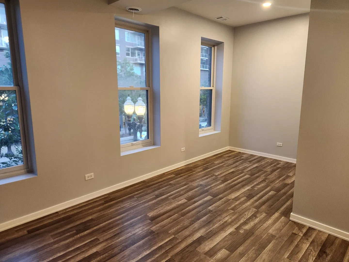 2 bed, 900 sqft, $3,600 — Photo 4