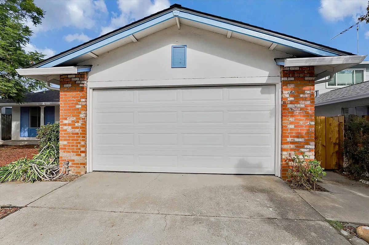 Building Photo - 1471 La Paz Ct