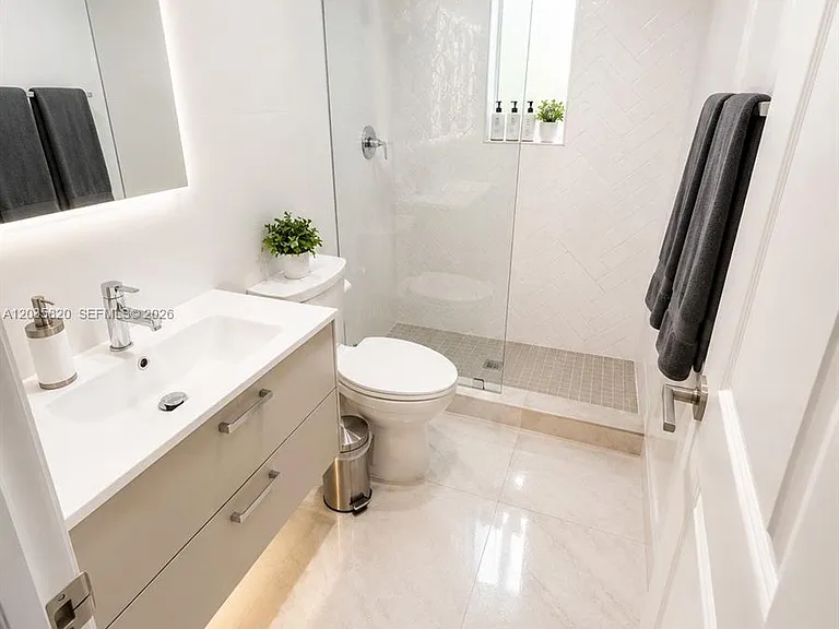 245 NE 33rd St #104 — Photo 12
