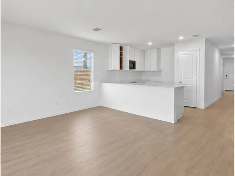 7709 Reese St — Photo 5