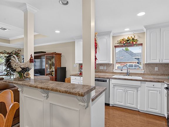 5th image of 9031 Cottage Ridge Dr