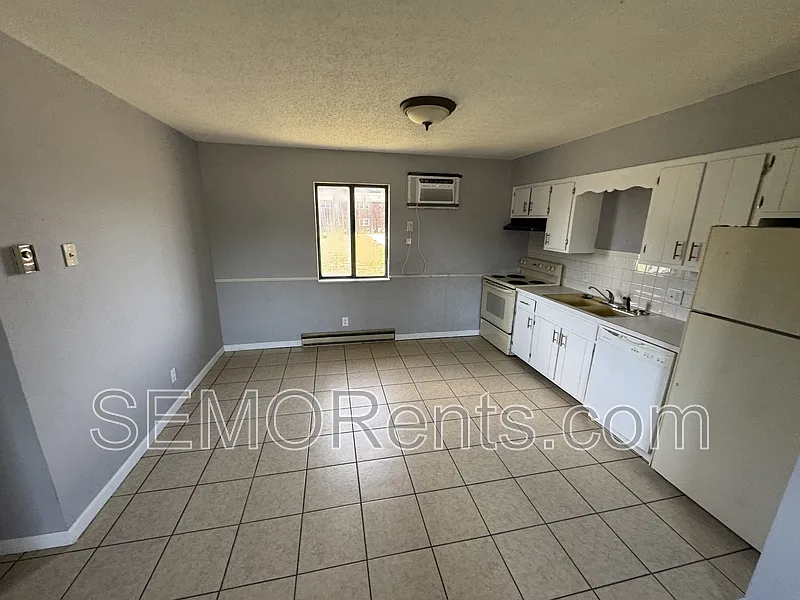 2 bed, 1.0 bath, $850 — Photo 1