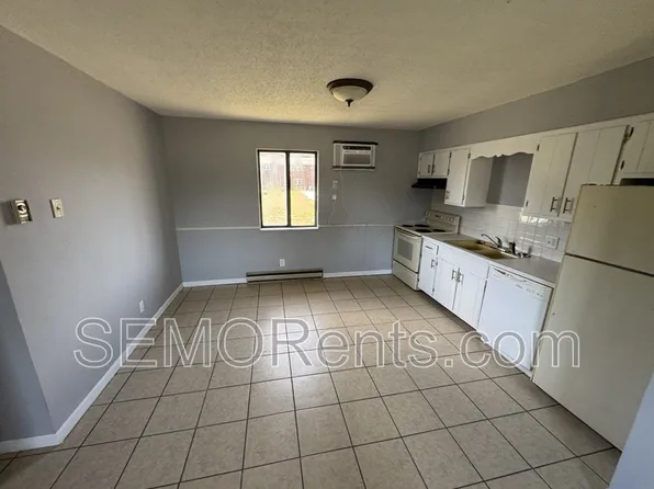 315 East Ln APT 3, Jackson, MO 63755