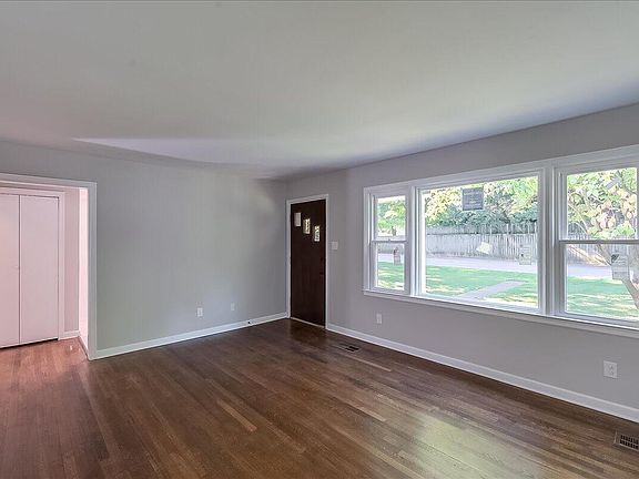 5th image of 222 Massie Ave