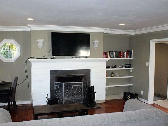 5th image of 9123 Phyllis St