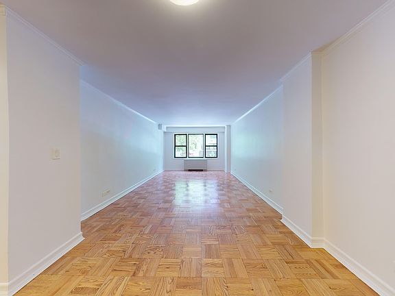 3rd image of 220 E 63rd St APT 1g