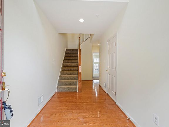3rd image of 8910 Dawson Manor Dr