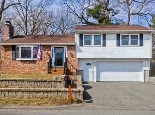 8 Braywood Cir, Springfield, MA 01151