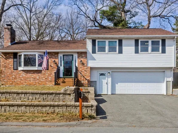 8 Braywood Cir, Springfield, MA 01151