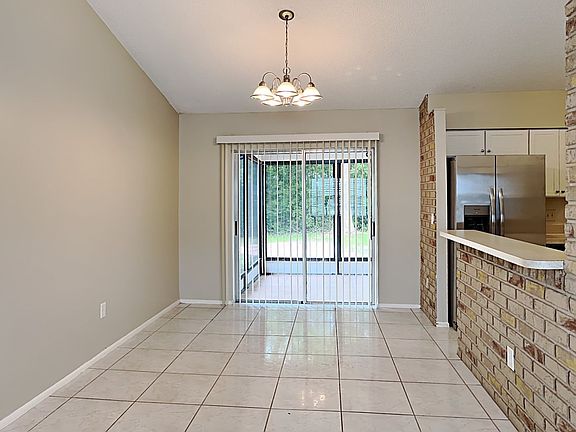 5th image of 2242 E Union Cir