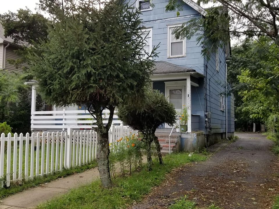 2nd image of 50 Holly St