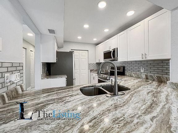 5th image of 2482 Lakeway Branch Dr