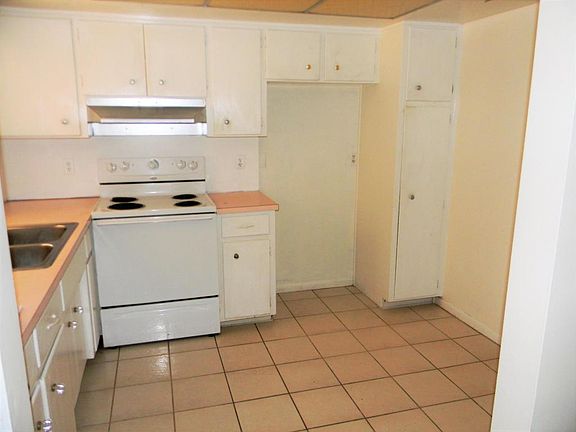 5th image of 2216 SE 1st St