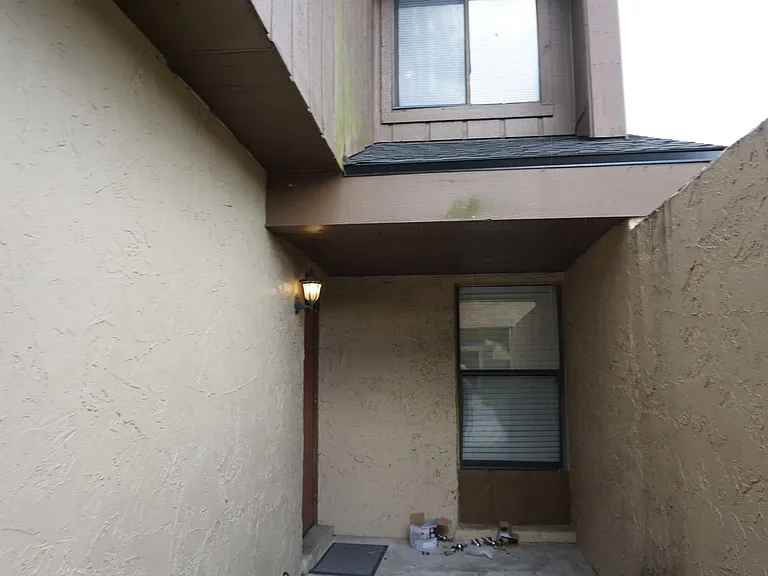 5492 Pinehaven Ct — Photo 1