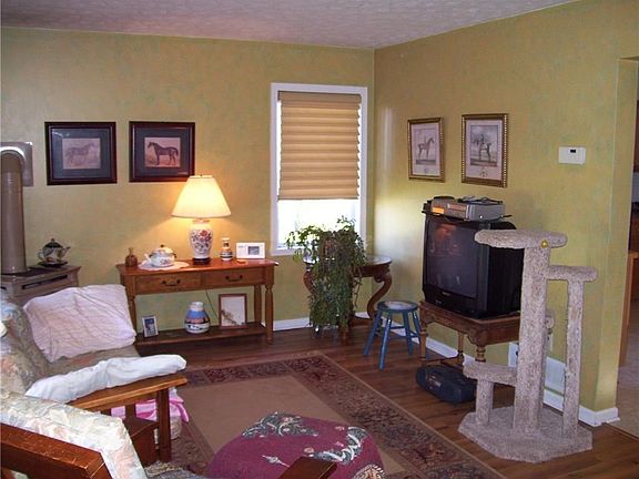 2nd image of 18 Ivy Ln