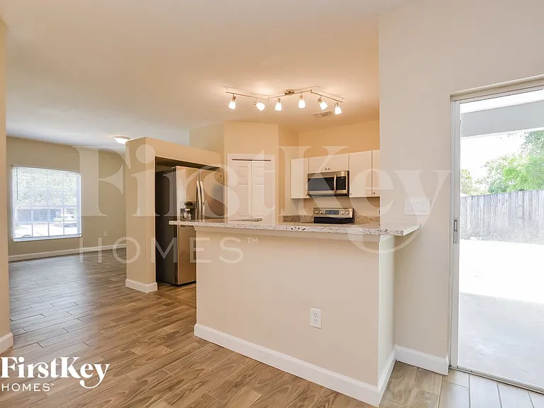 805 Cheriton St — Photo 5