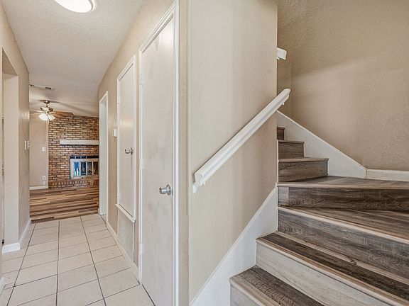 4th image of 133 Lori Dr