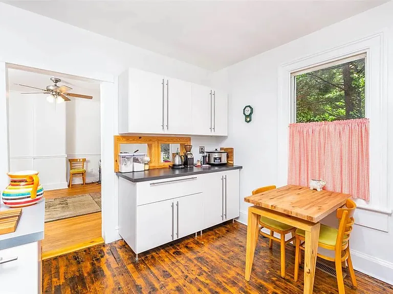 515 Brown St — Photo 7