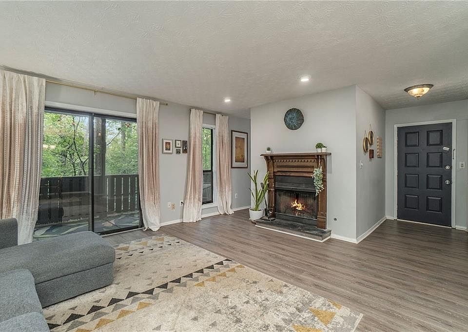 1st image of 210 Woodcliff Dr