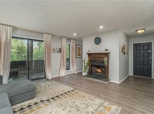 210 Woodcliff Dr, Sandy Springs, GA