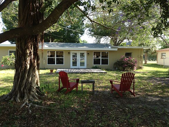 3rd image of 1933 Longfellow Dr