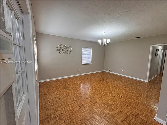 5th image of 2082 NE 180th St