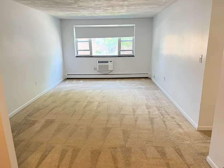 Lexington St Apartments — Photo 39