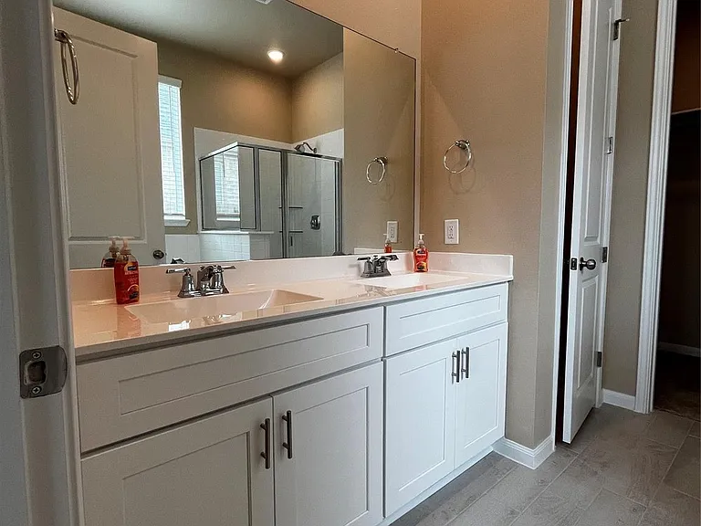 18206 Sonresa Way — Photo 11