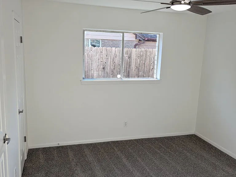 6102 Hummingbird St — Photo 15