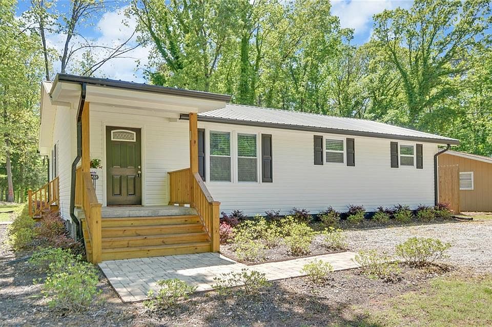 1st image of 455 Lake View Dr