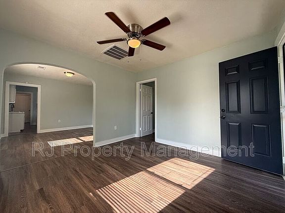 4th image of 253 Silverage Ave