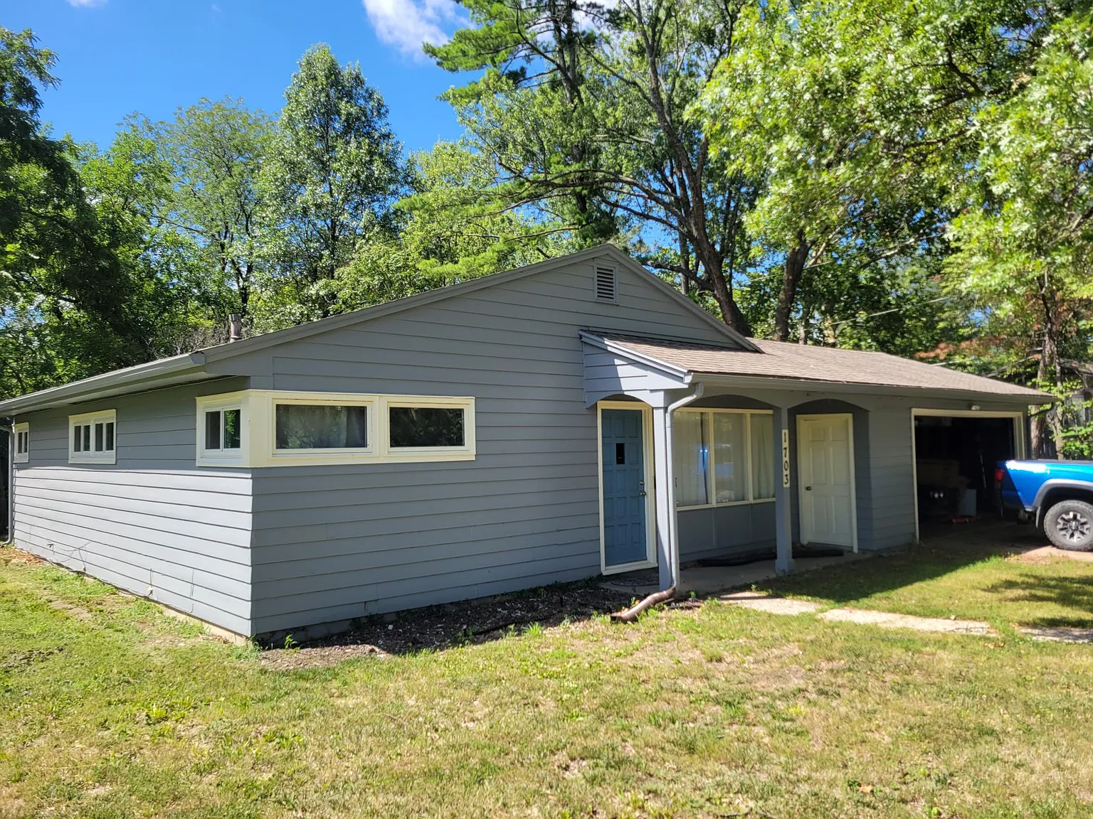 3 bed, 1.5 bath, 1100 sqft, $1,989 — Photo 1