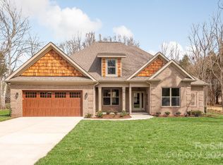 2312 Jon Chris Dr, Harrisburg, NC 28075