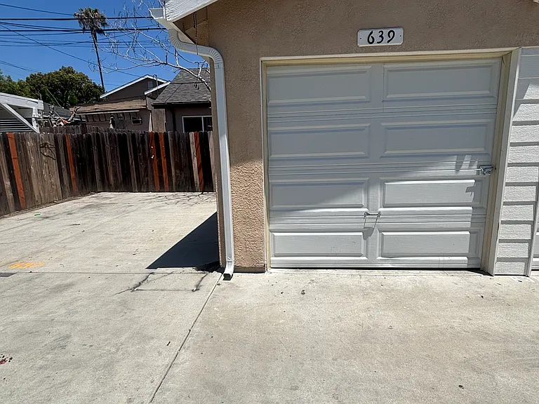 639 E 87th Pl — Photo 14