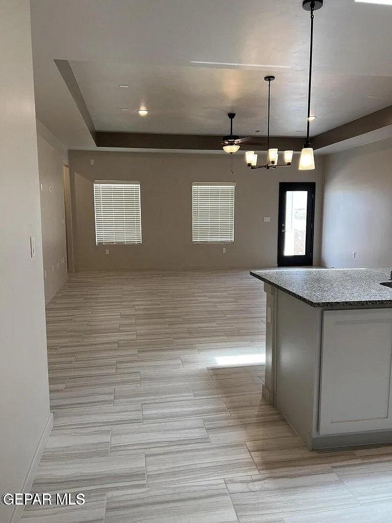 4 bed, 2.5 bath, 1910 sqft, $2,300 — Photo 4