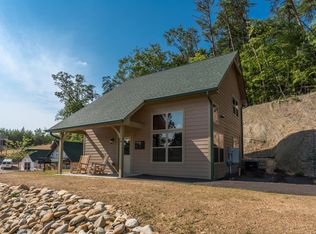 1114 Falls Way, Pigeon Forge, TN 37863