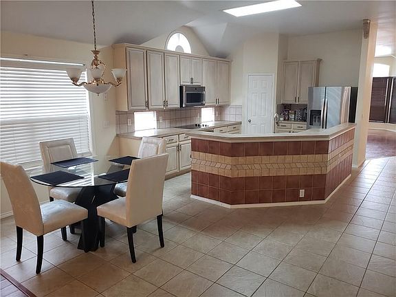 3rd image of 3013 Scotch Elm St
