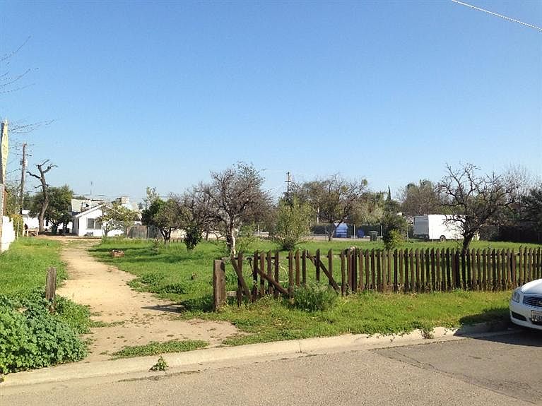 2nd image of 2431 Jensen Ave