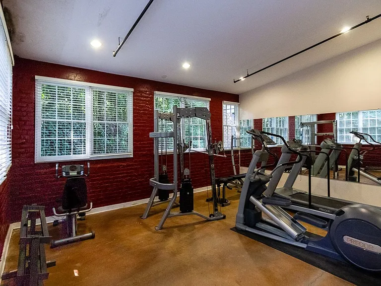 301 NORTH - Petersburg Loft Living — Photo 9