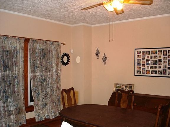 3rd image of 132 Redwood Ave