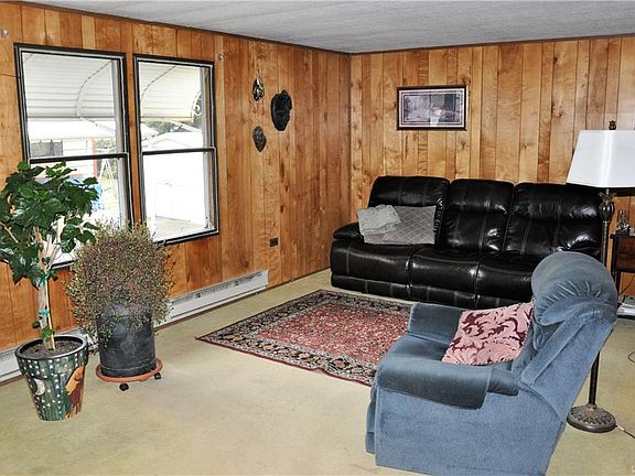 4th image of 115 Quarry Hill Est