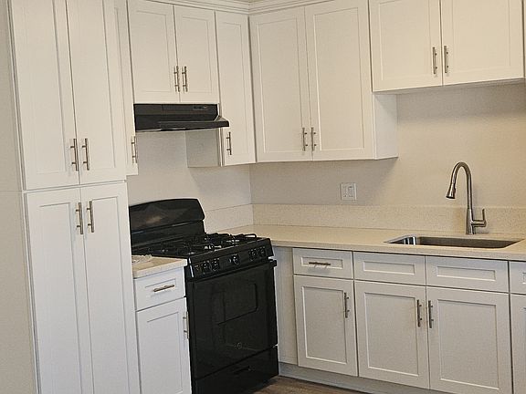 4th image of 6719 Woodman Ave #1-10