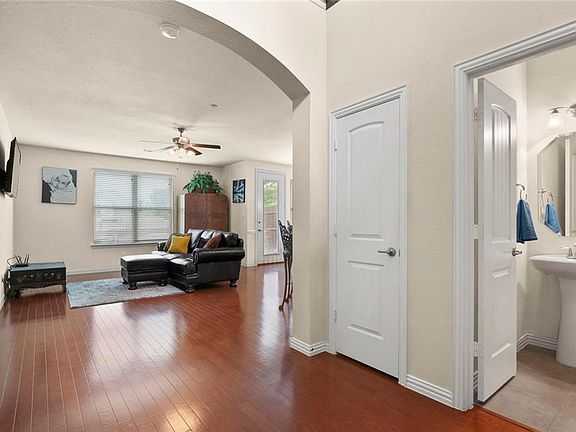 5th image of 811 Chestnut Hill Dr