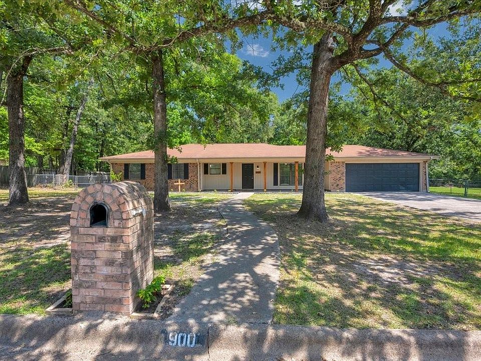 1st image of 900 Edgewood Cir