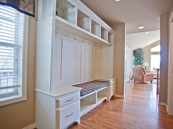 3rd image of 8621 White Oak Dr