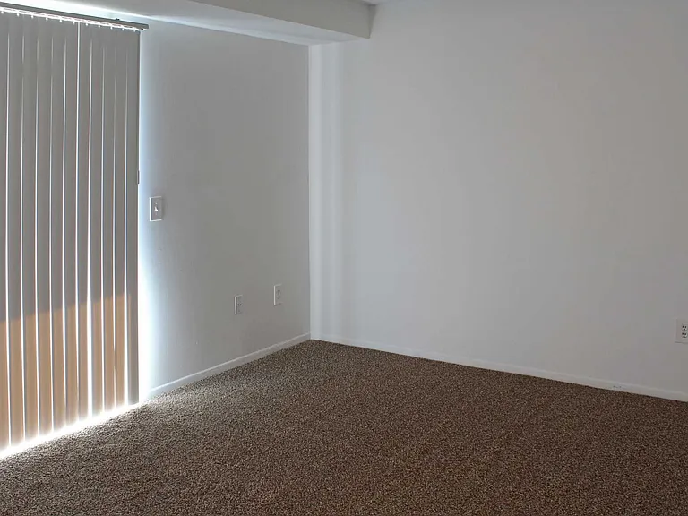 Harbor Cove Apartments — Photo 16