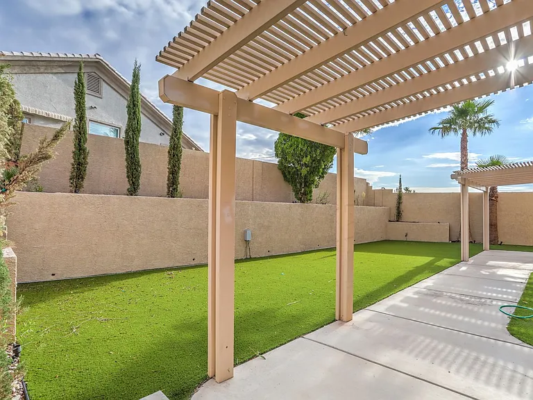 8910 Minsk Ct — Photo 36