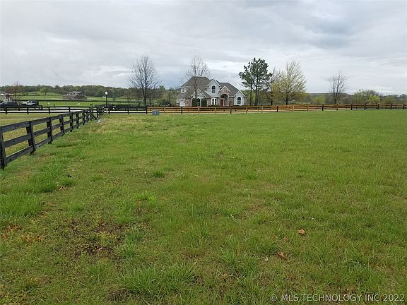 3rd image of Oaklawn Dr